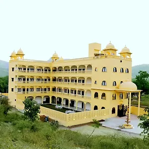 Hotel Treehouse Atulya Niwas, Nai